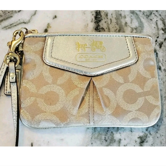 Coach Handbags - Coach wristlet